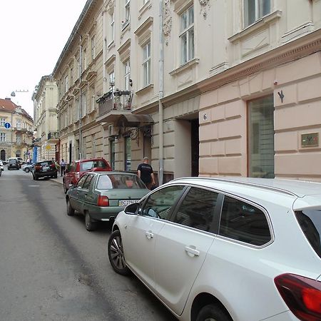 Apartment On Voloshyna Lviv Exterior photo