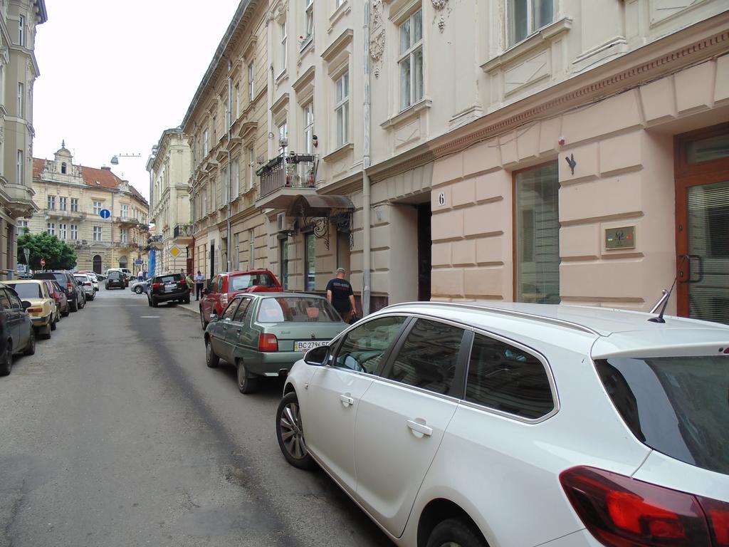 Apartment On Voloshyna Lviv Exterior photo
